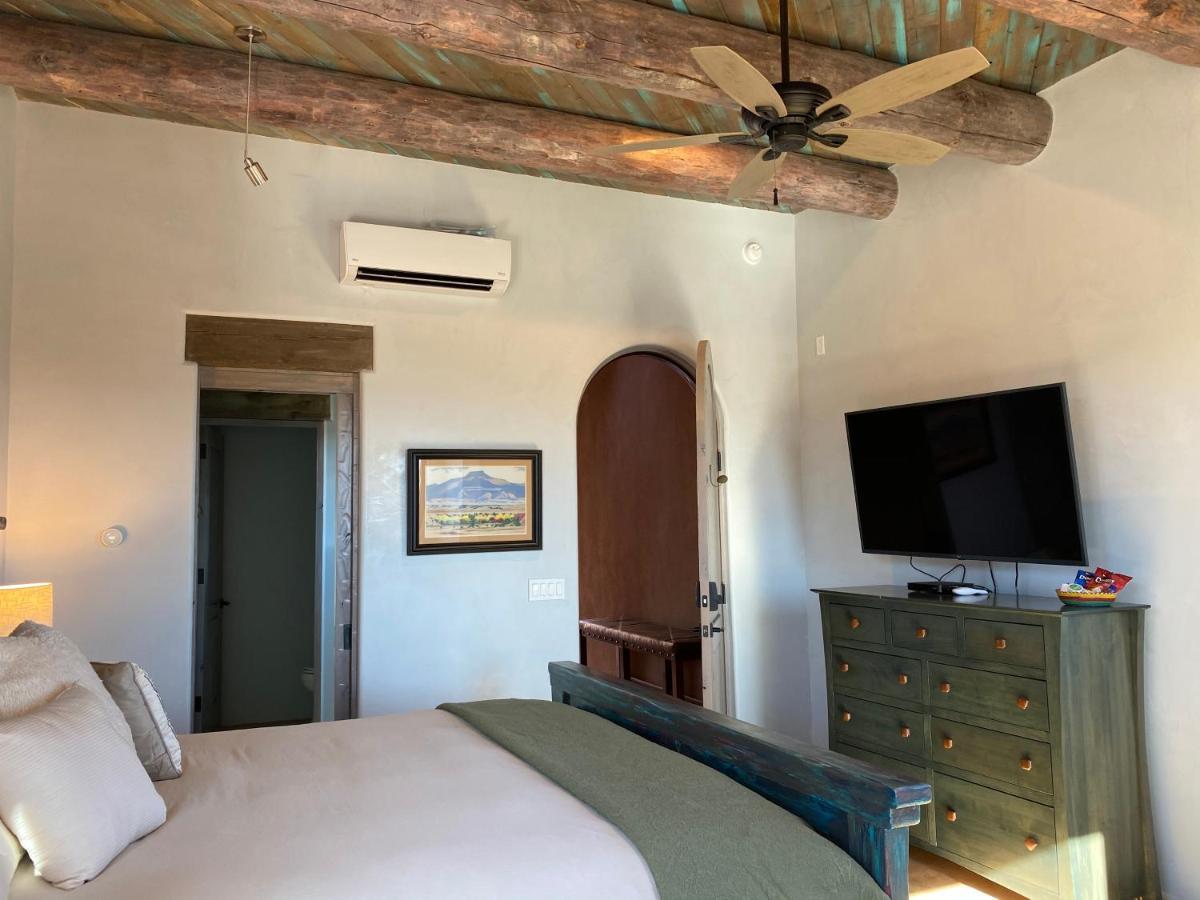 The Grand Hacienda Inn With Breakfast Abiquiu Exterior foto
